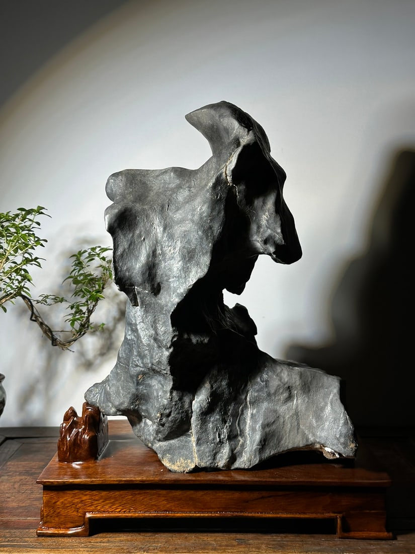 An Exquisite Lingbi Stone Ornament: An Exquisite Lingbi Stone Ornament Qing Dynasty, China Size:52cmx46cmx22cm (The Dimensions Of All Batches Are Manually Measured.If You Need More Detailed Information, Please Contact Our Customer