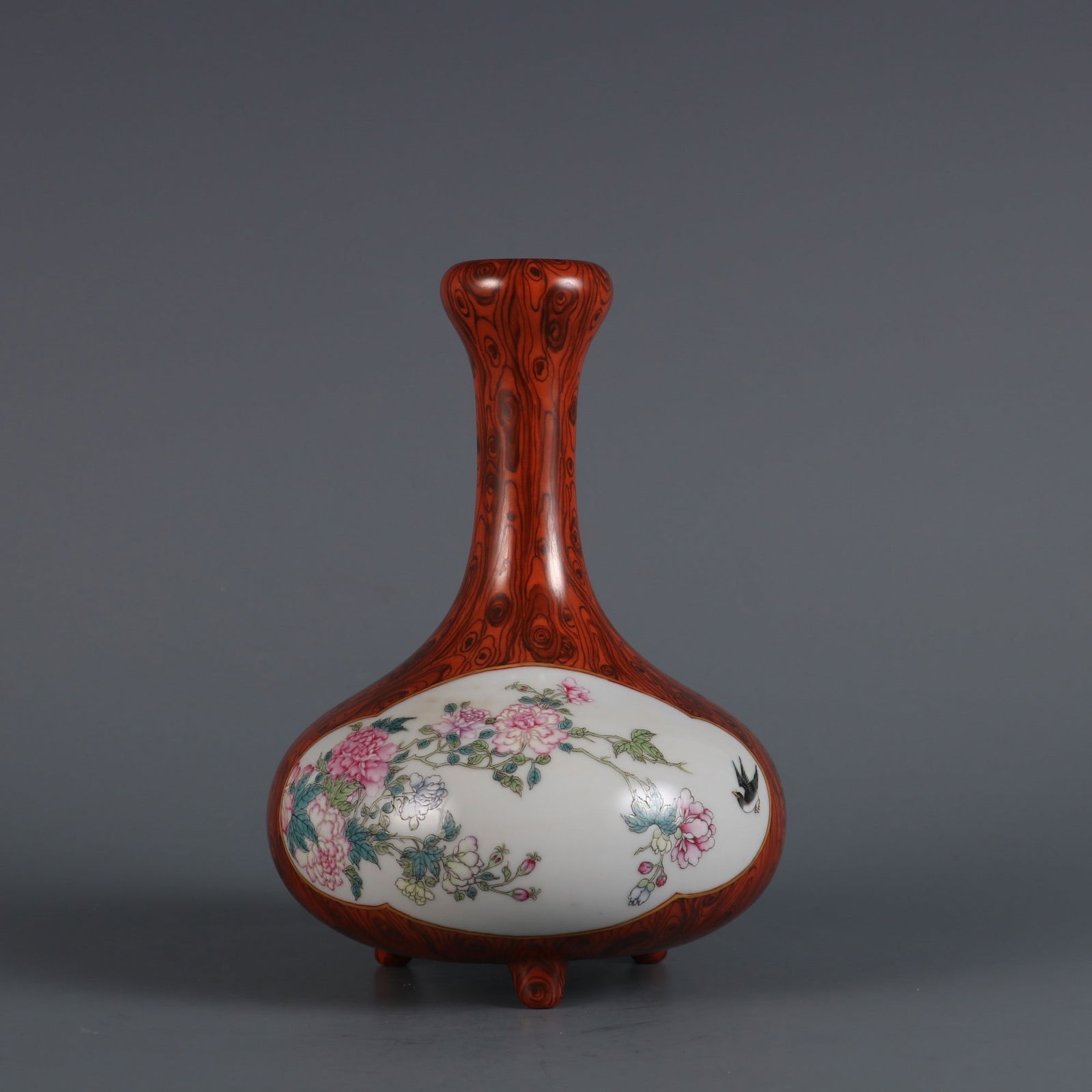 An Exquisite Famille-Rose Imitation Wood Grain Glazed Flower and Bird Pattern Vase: An Exquisite Famille-Rose Imitation Wood Grain Glazed Flower and Bird Pattern Vase Qing Dynasty, China Qianlong Six-character Mark Size:18.5cmx13cm (The Dimensions Of All Batches Are Manually