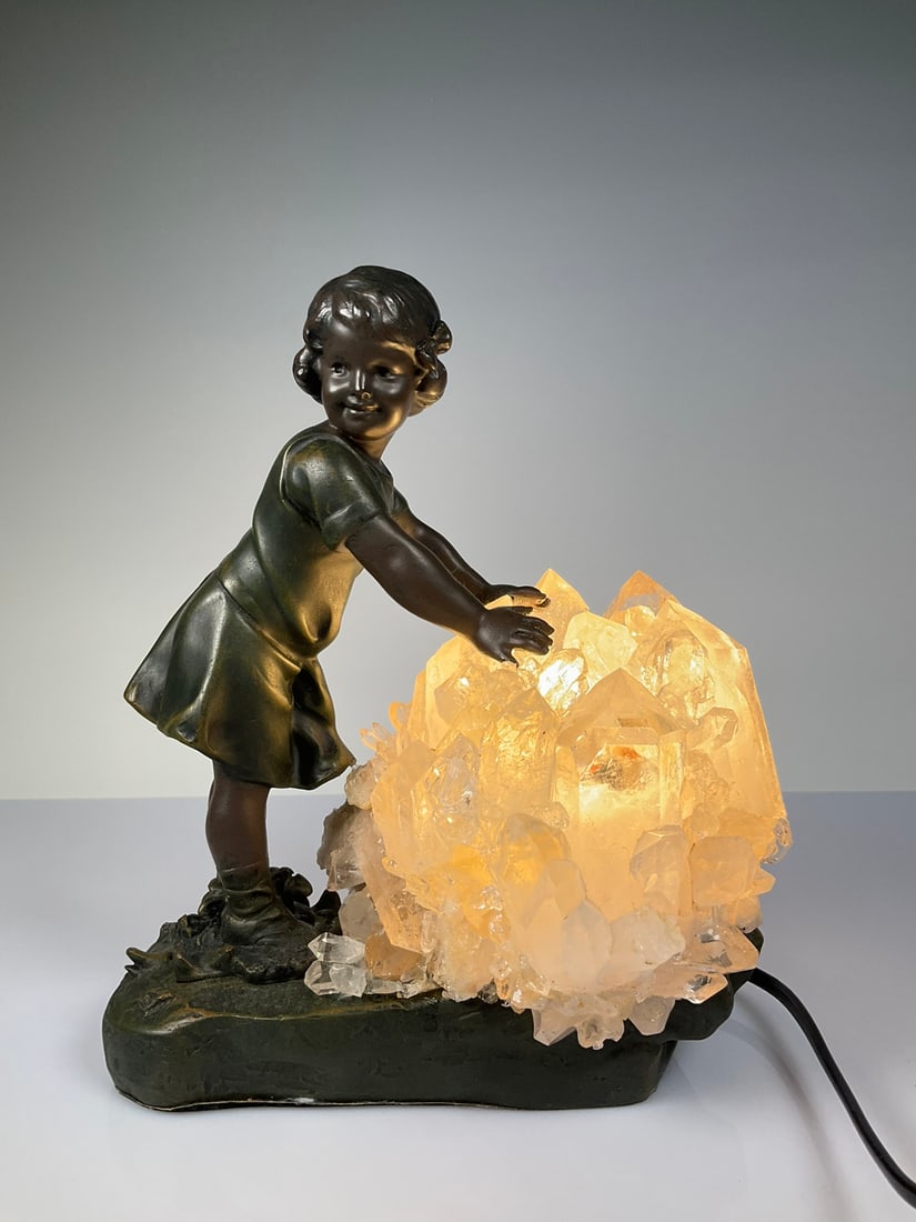 An Exquisite Crystal Figure Ornament: An Exquisite Crystal Figure Ornament Modern Time of China Size:24cmx21cm (The Dimensions Of All Batches Are Manually Measured.If You Need More Detailed Information, Please Contact Our Customer