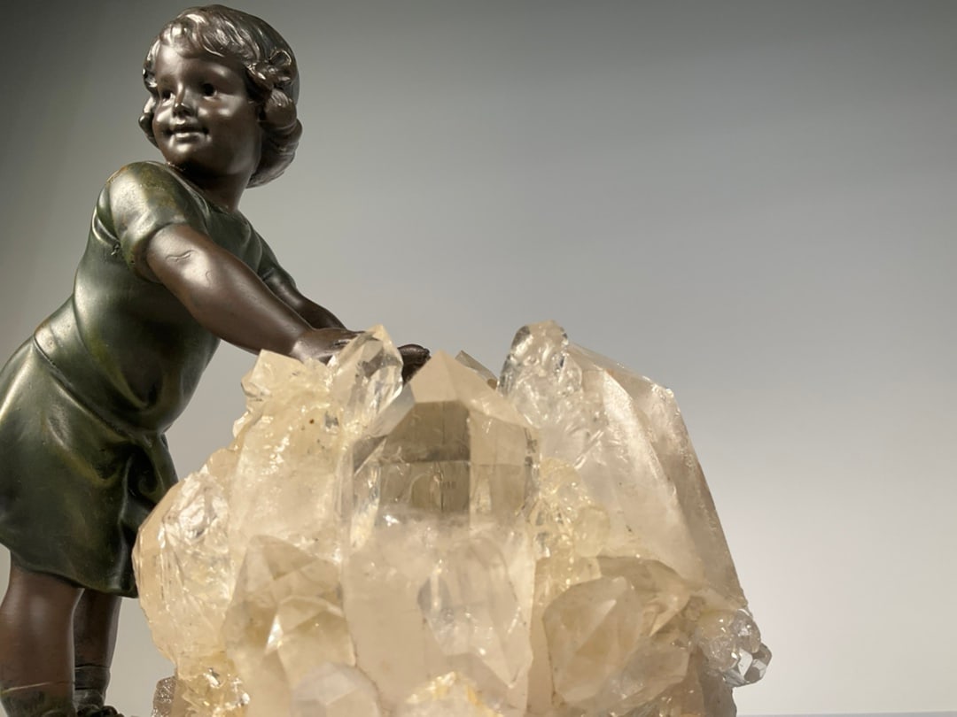 An Exquisite Crystal Figure Ornament - 6