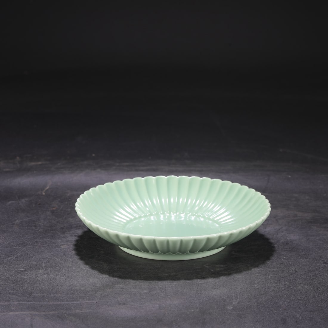An Exquisite Green Glazed Plate - 2