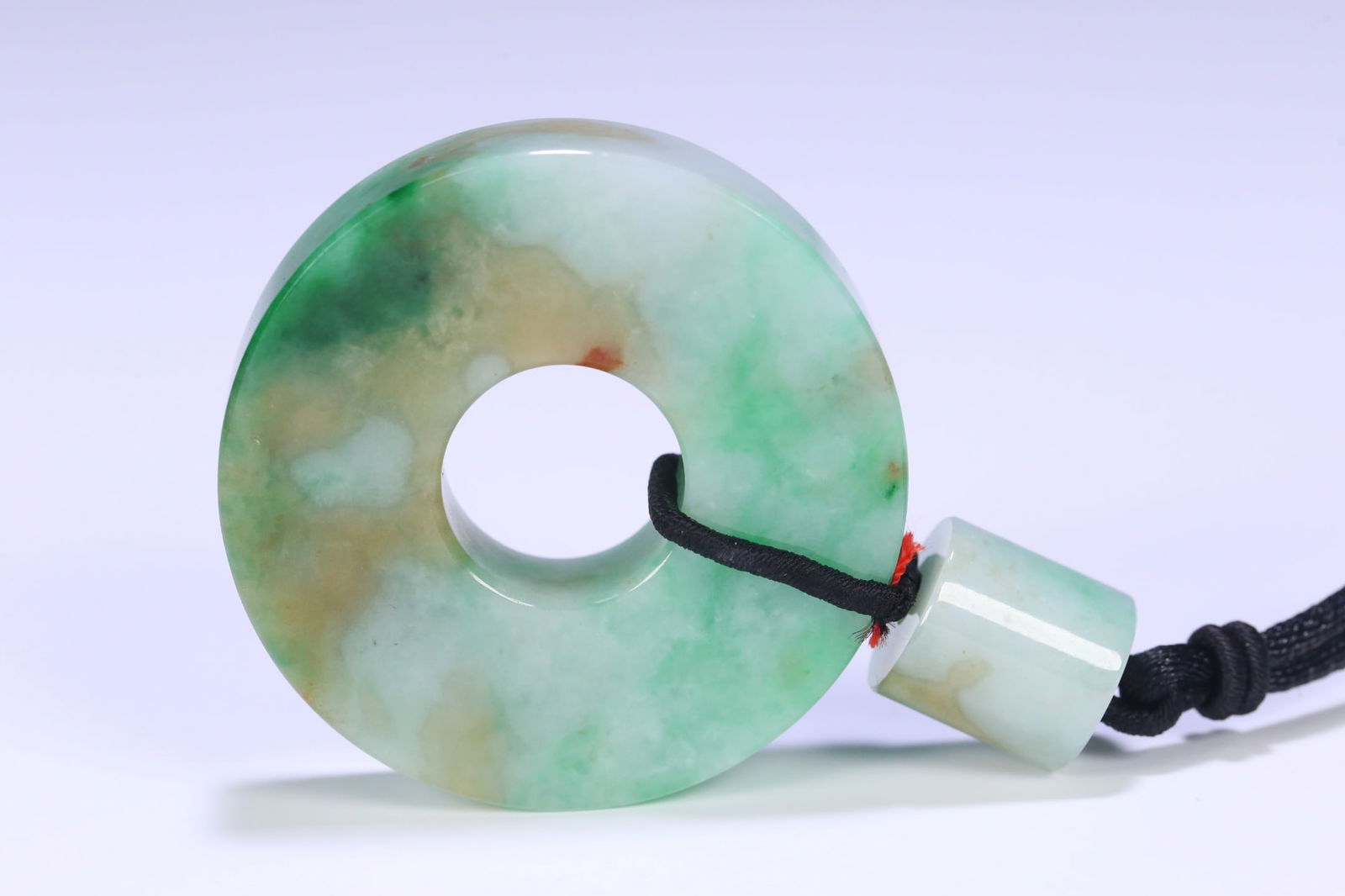 An Exquisite Jadeite Pendant - 2