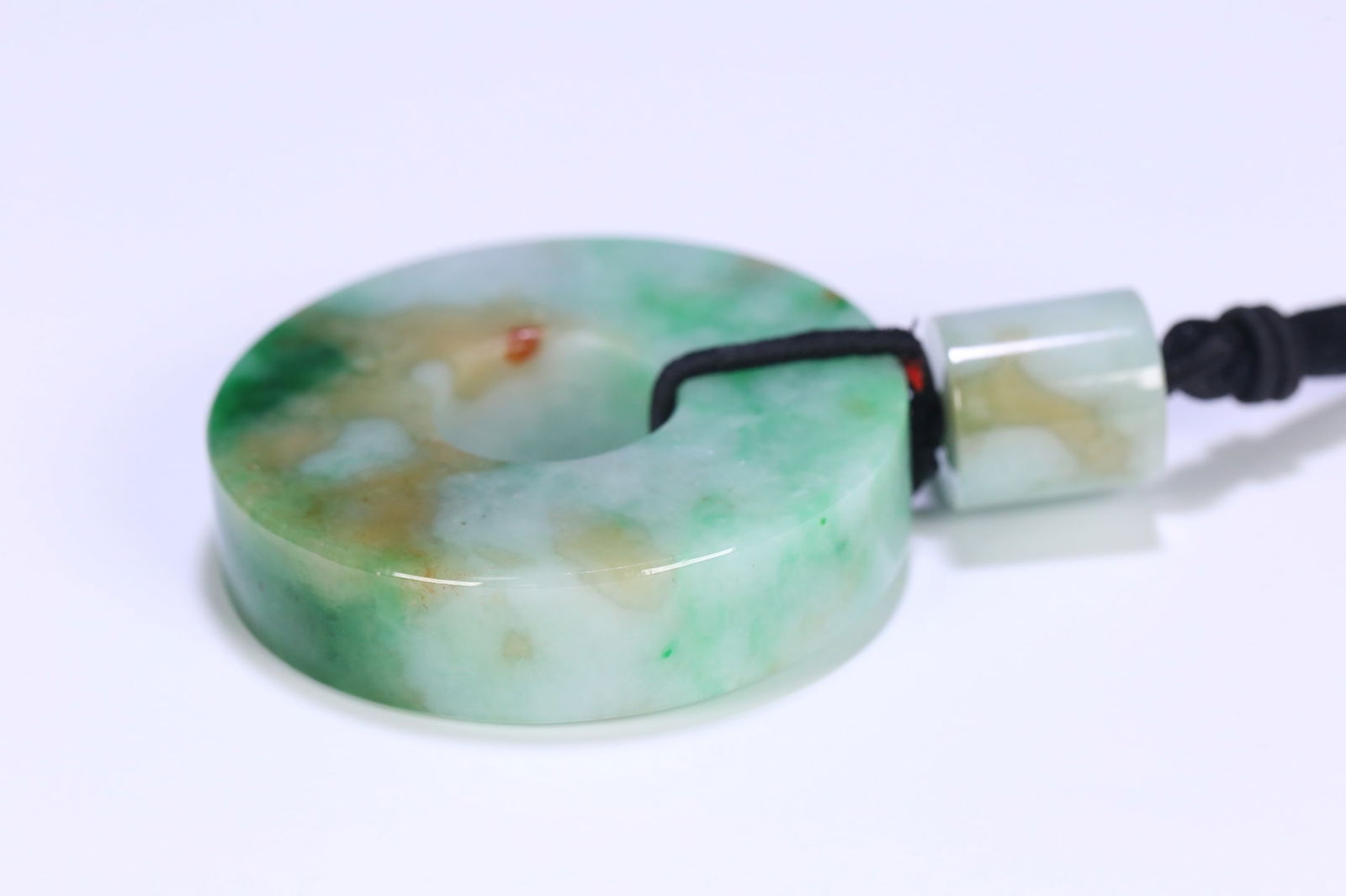 An Exquisite Jadeite Pendant - 3