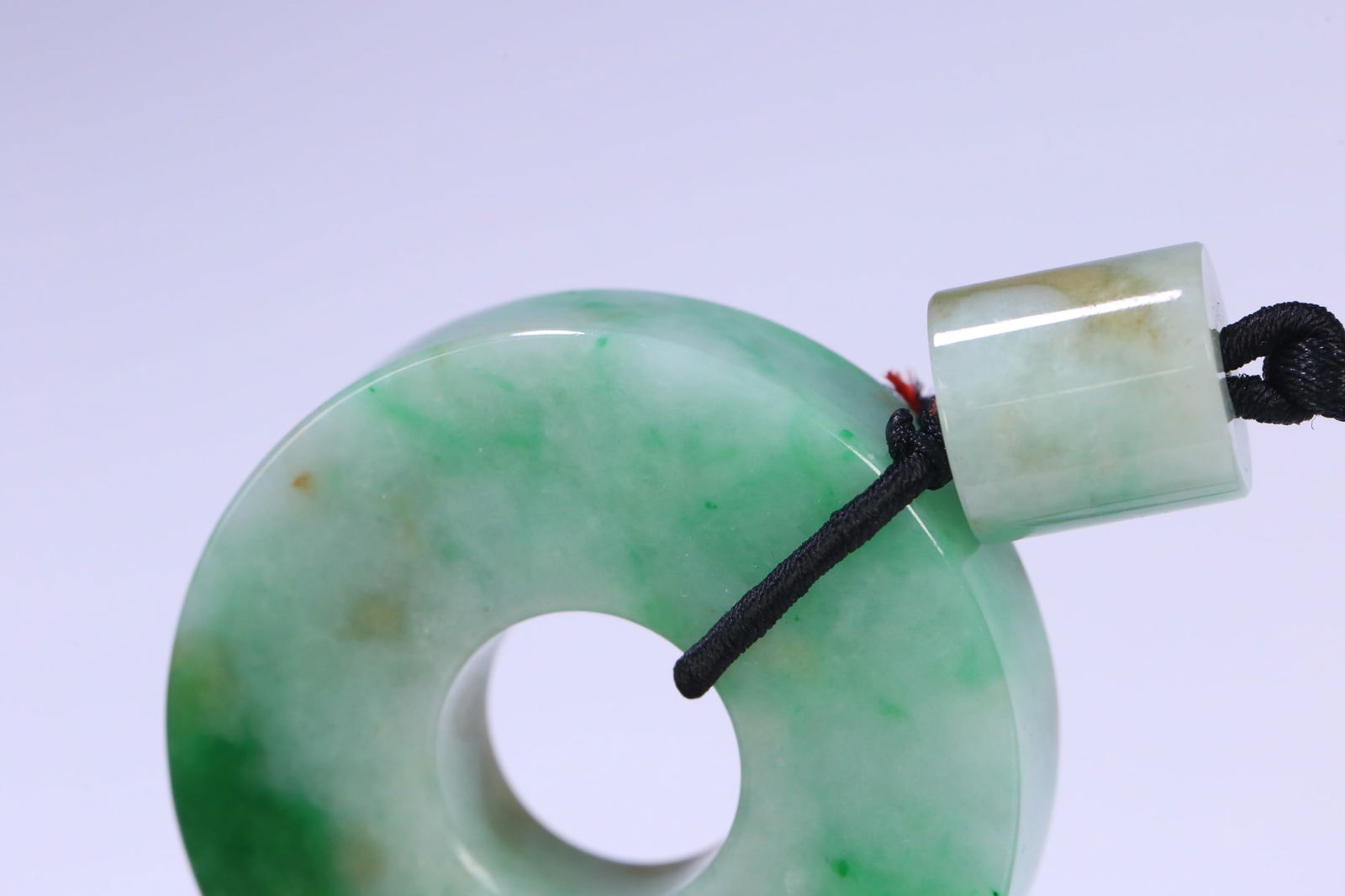 An Exquisite Jadeite Pendant - 7