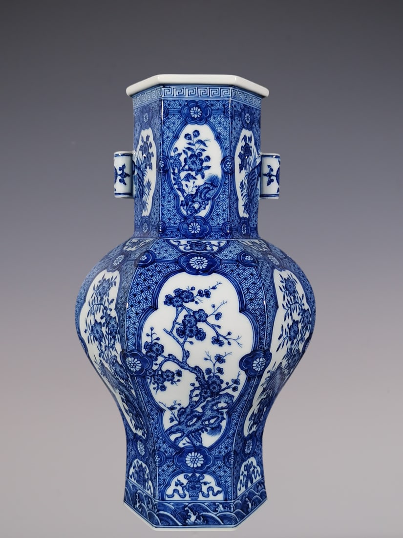 An Exquisite Blue and White Flower Pattern Eight Treasures Pattern Double-Ears Vase: An Exquisite Blue and White Flower Pattern Eight Treasures Pattern Double-Ears Vase Qing Dynasty, China Qianlong Six-character Mark Size:43cmx24cm (The Dimensions Of All Batches Are Manually