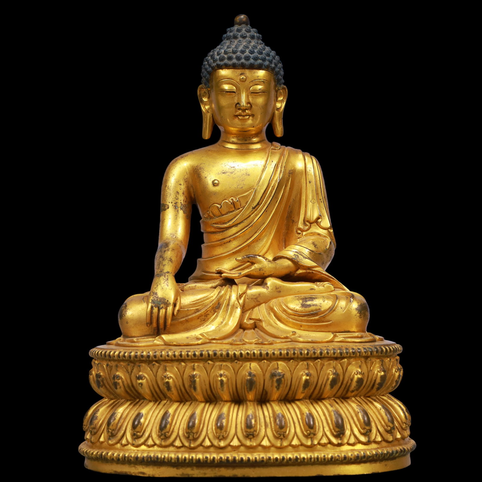An Exquisite Gilt Bronze Statue of Sakyamuni: An Exquisite Gilt Bronze Statue of Sakyamuni Ming Dynasty, China Size:17cmx12.5cmx25cm Weight:3850g (The Dimensions Of All Batches Are Manually Measured.If You Need More Detailed Information,