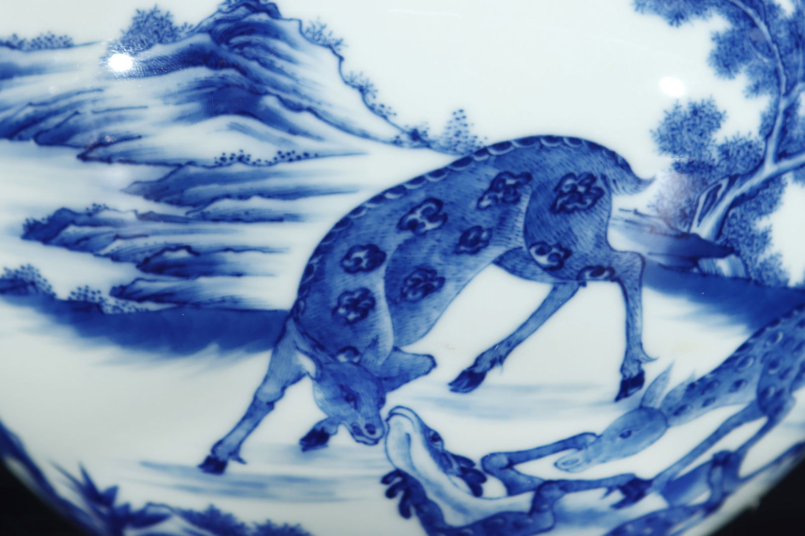 An Exquisite Blue and White Pine Pattern Deer Pattern Brush Washer - 5
