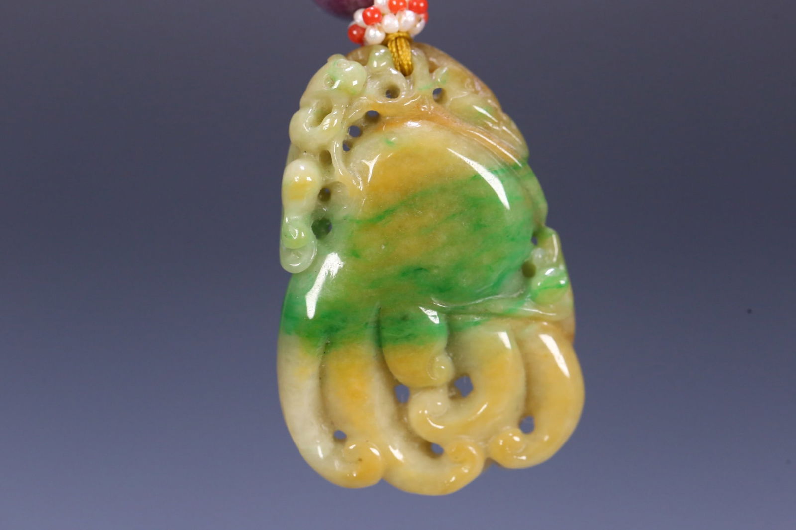 An Exquisite Jadeite Bergamot Pattern Pendant - 4