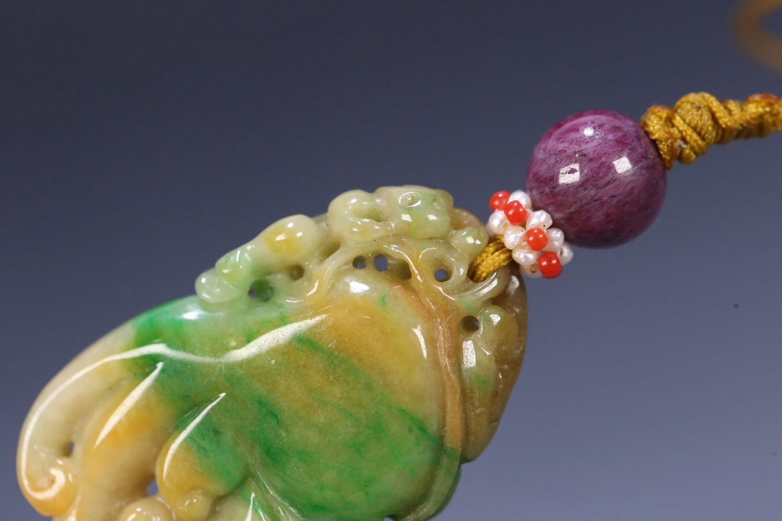 An Exquisite Jadeite Bergamot Pattern Pendant - 6