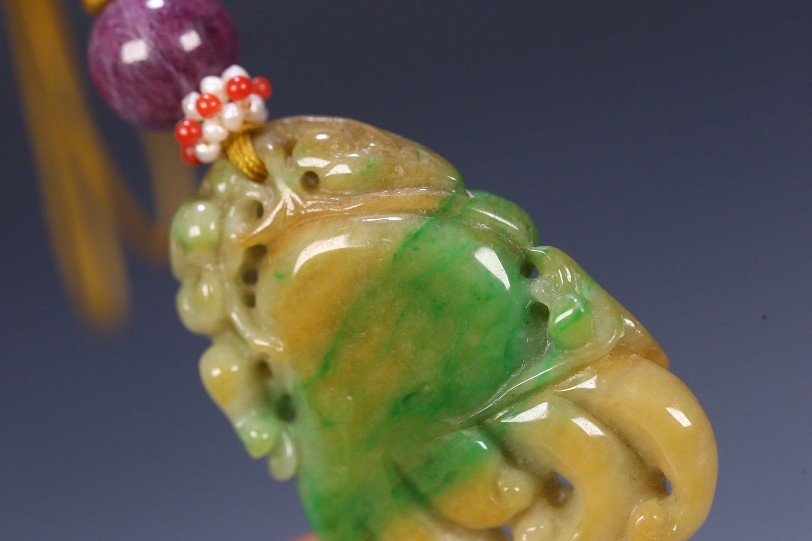 An Exquisite Jadeite Bergamot Pattern Pendant - 7