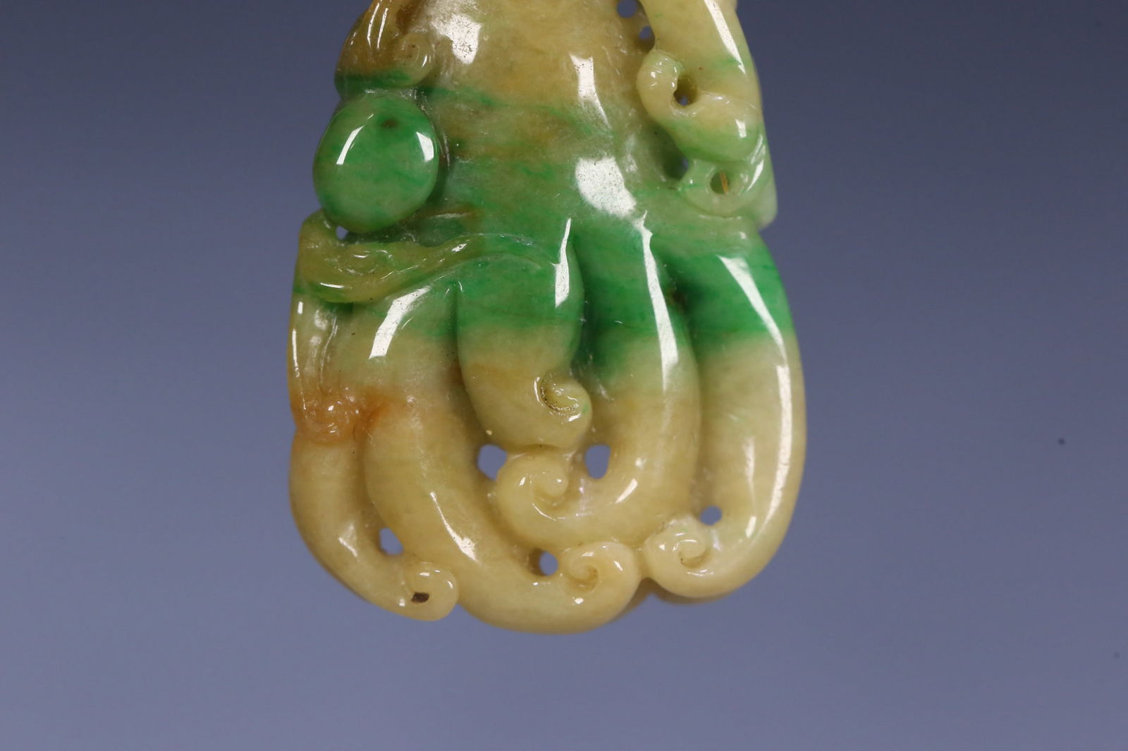 An Exquisite Jadeite Bergamot Pattern Pendant - 9