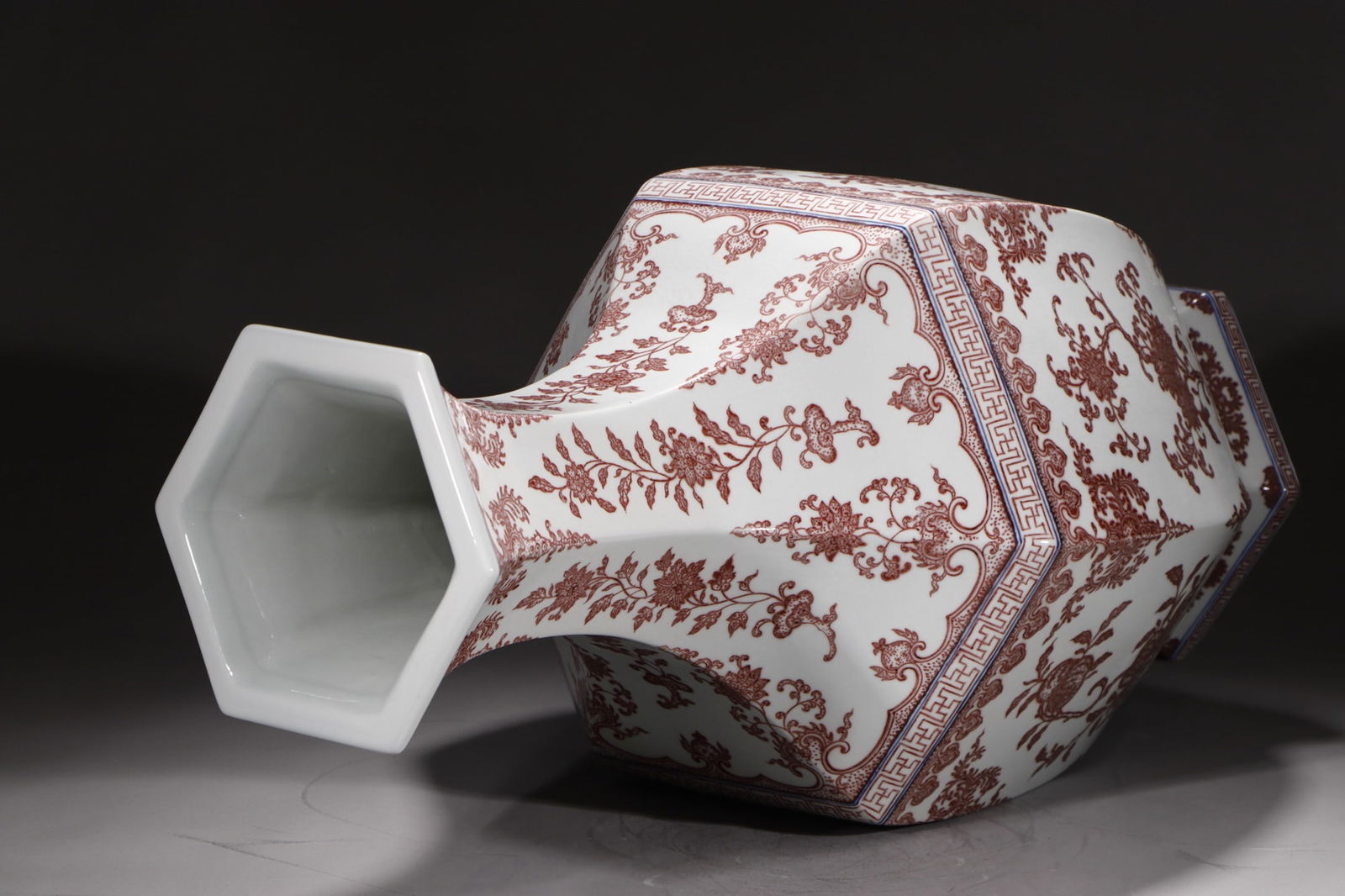 An Exquisite Underglaze-Red Flower and Fruit Pattern Vase - 8