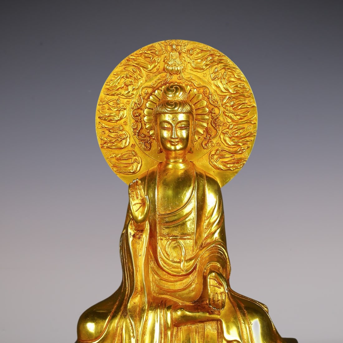 An Exquisite Gilt Bronze Buddha Statue - 2