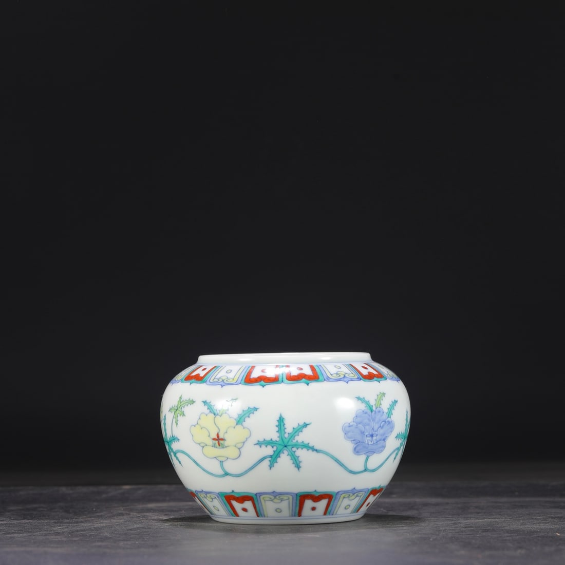 An Exquisite Doucai Lotus Pattern Brush Washer - 5