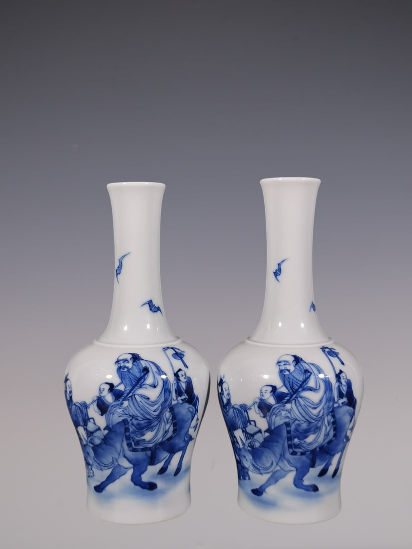 An Exquisite Blue and White Character and Story Pattern Vase: An Exquisite Blue and White Character and Story Pattern Vase Qing Dynasty, China Kangxi Six-character Mark Size:16.4cmx7.6cm (The Dimensions Of All Batches Are Manually Measured.If You Need More