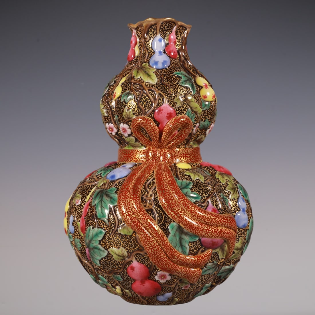 An Exquisite Enamel Melon and Fruit Pattern Gourd-Shaped Vase: An Exquisite Enamel Melon and Fruit Pattern Gourd-Shaped Vase Qing Dynasty, China Qianlong Six-character Mark Size:19.6cmx13cm (The Dimensions Of All Batches Are Manually Measured.If You Need More