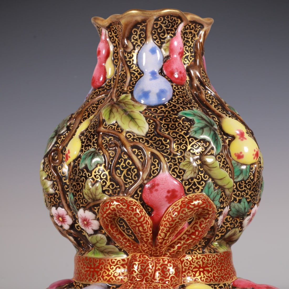 An Exquisite Enamel Melon and Fruit Pattern Gourd-Shaped Vase - 2