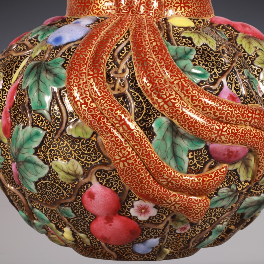 An Exquisite Enamel Melon and Fruit Pattern Gourd-Shaped Vase - 3