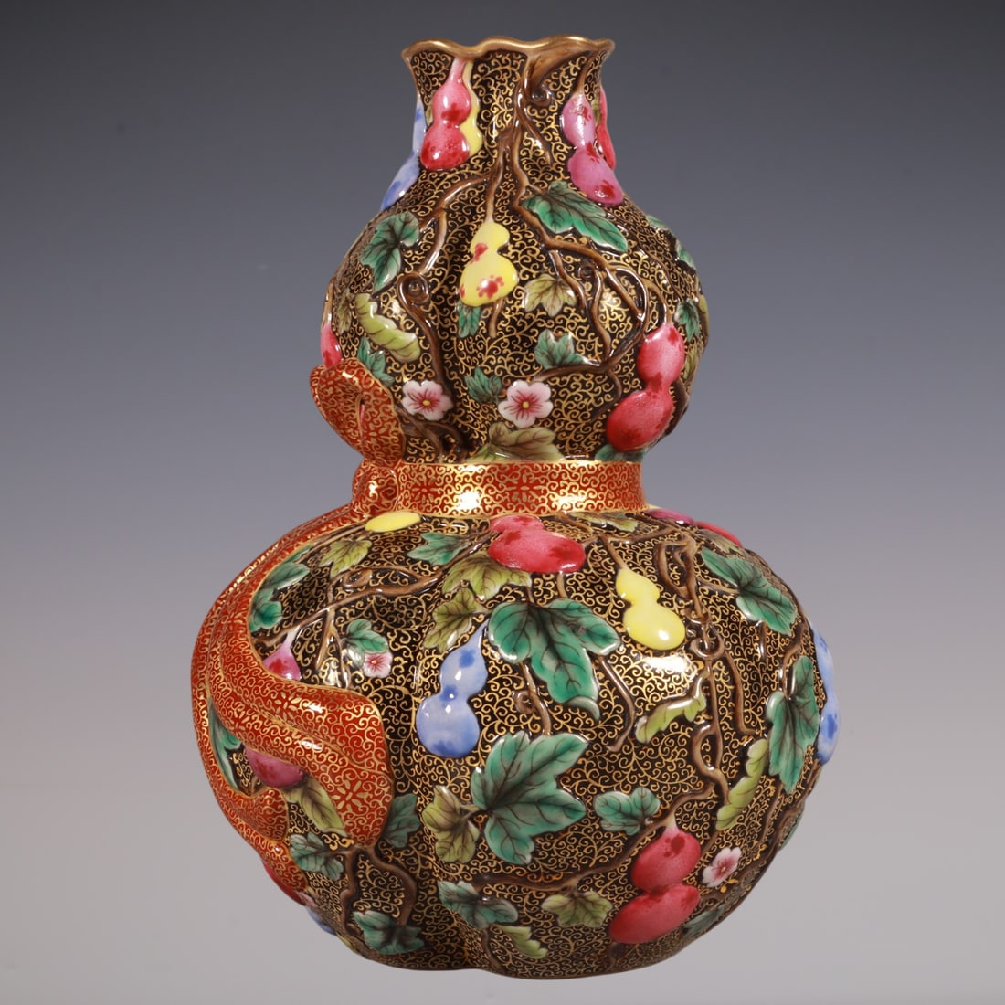 An Exquisite Enamel Melon and Fruit Pattern Gourd-Shaped Vase - 4