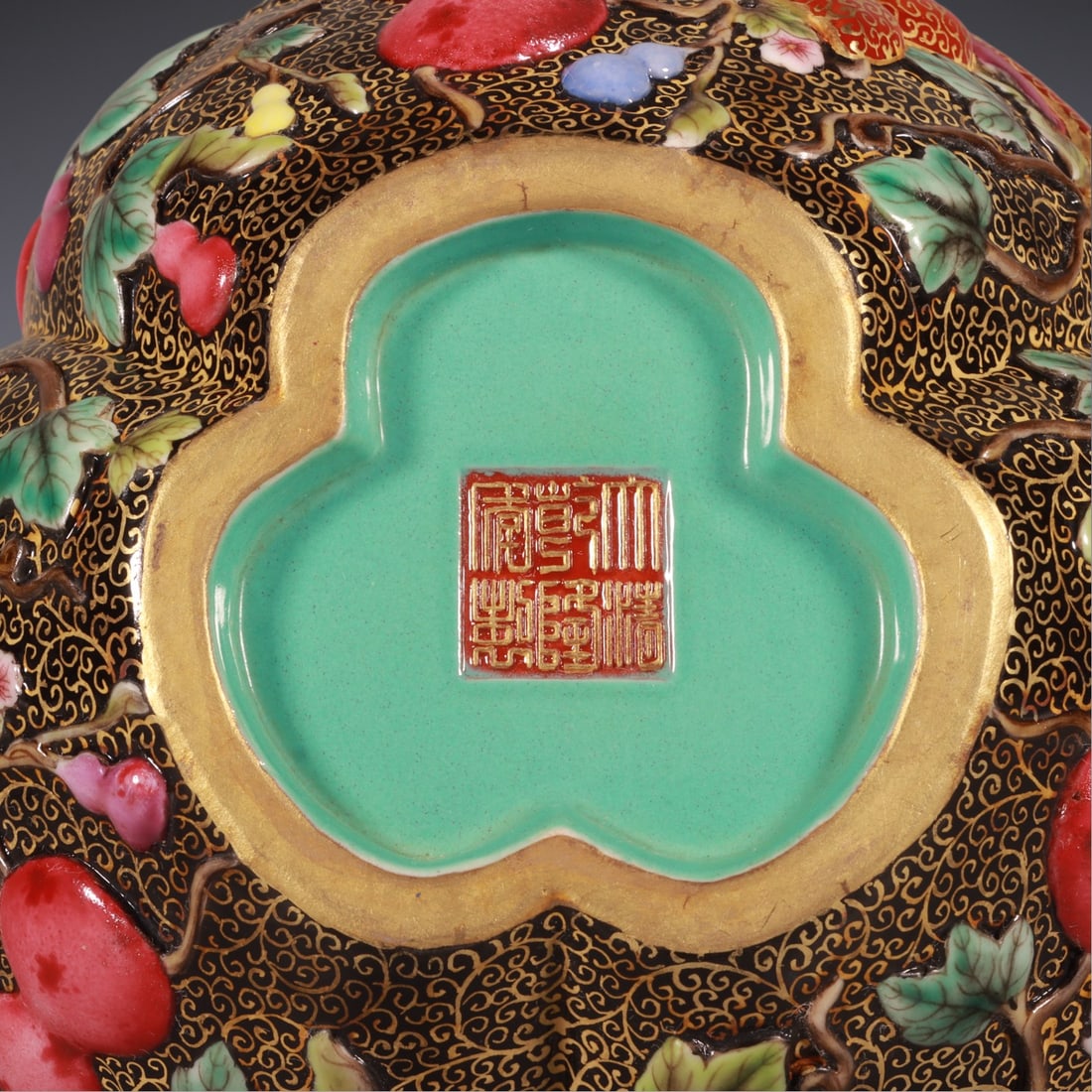 An Exquisite Enamel Melon and Fruit Pattern Gourd-Shaped Vase - 8