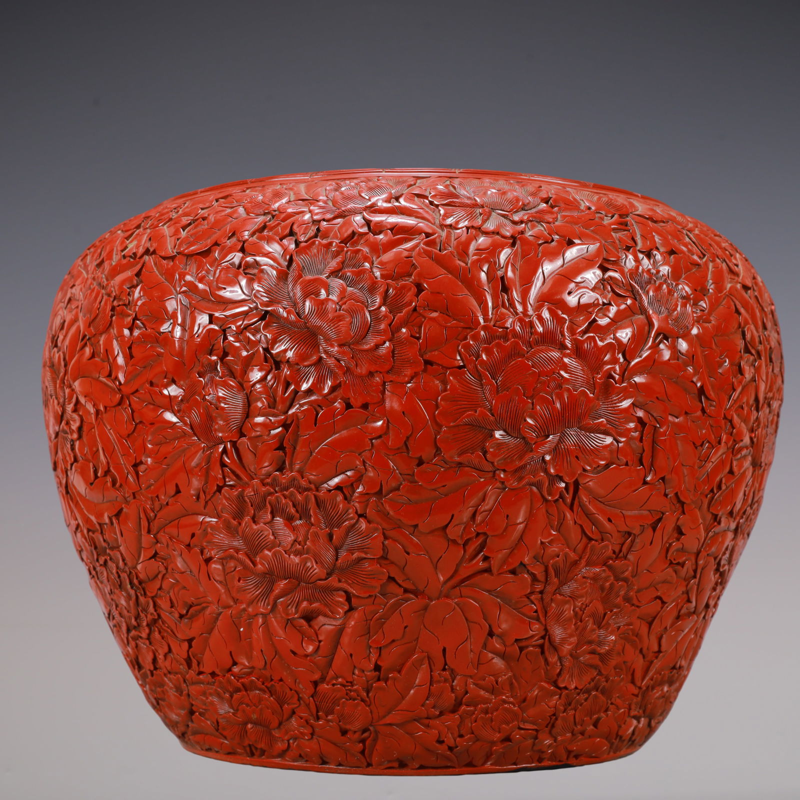 A Exquisite Carved Red Lacquer Flower Pattern Jar - 2