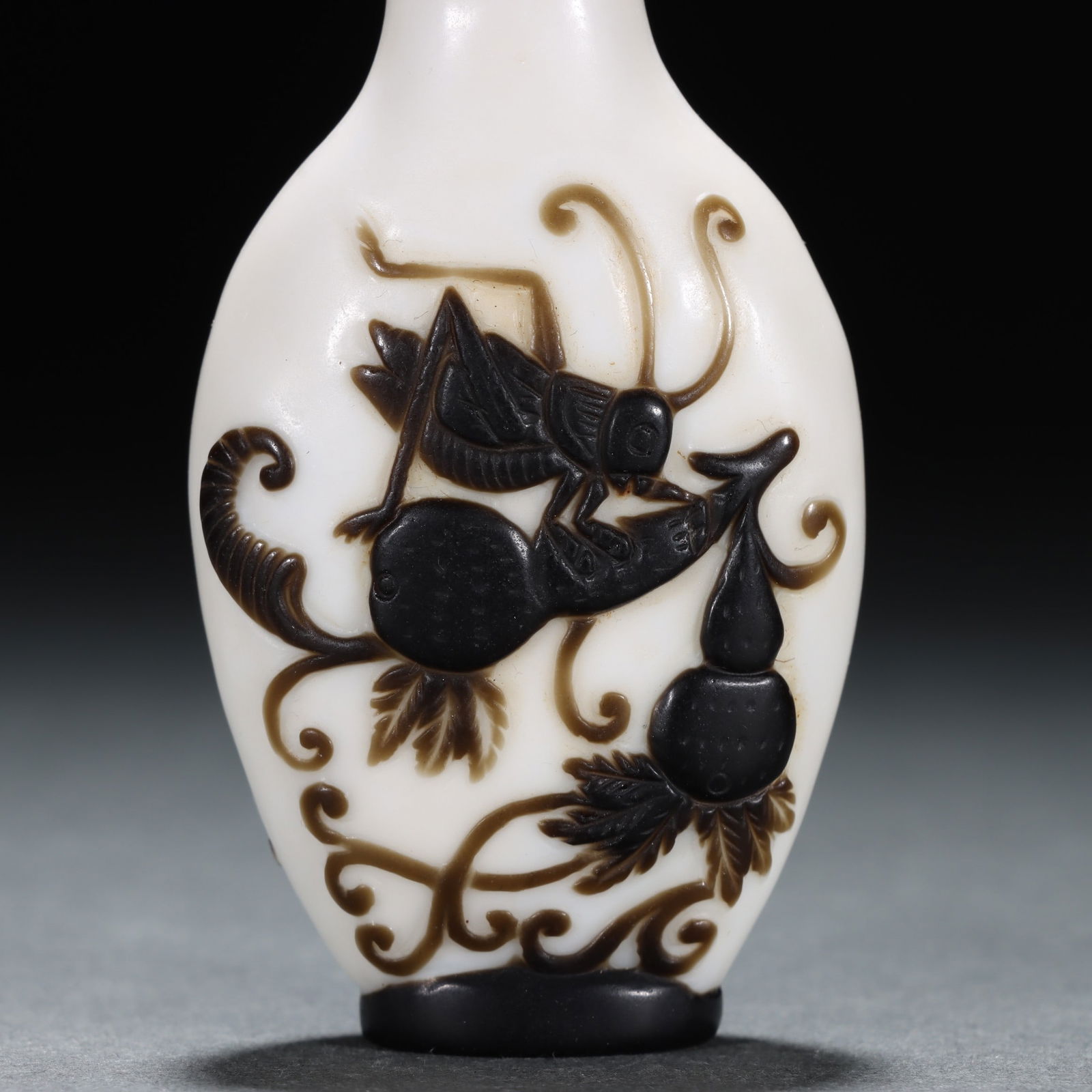 An Exquisite Glass Insect Pattern Snuff Bottle - 2