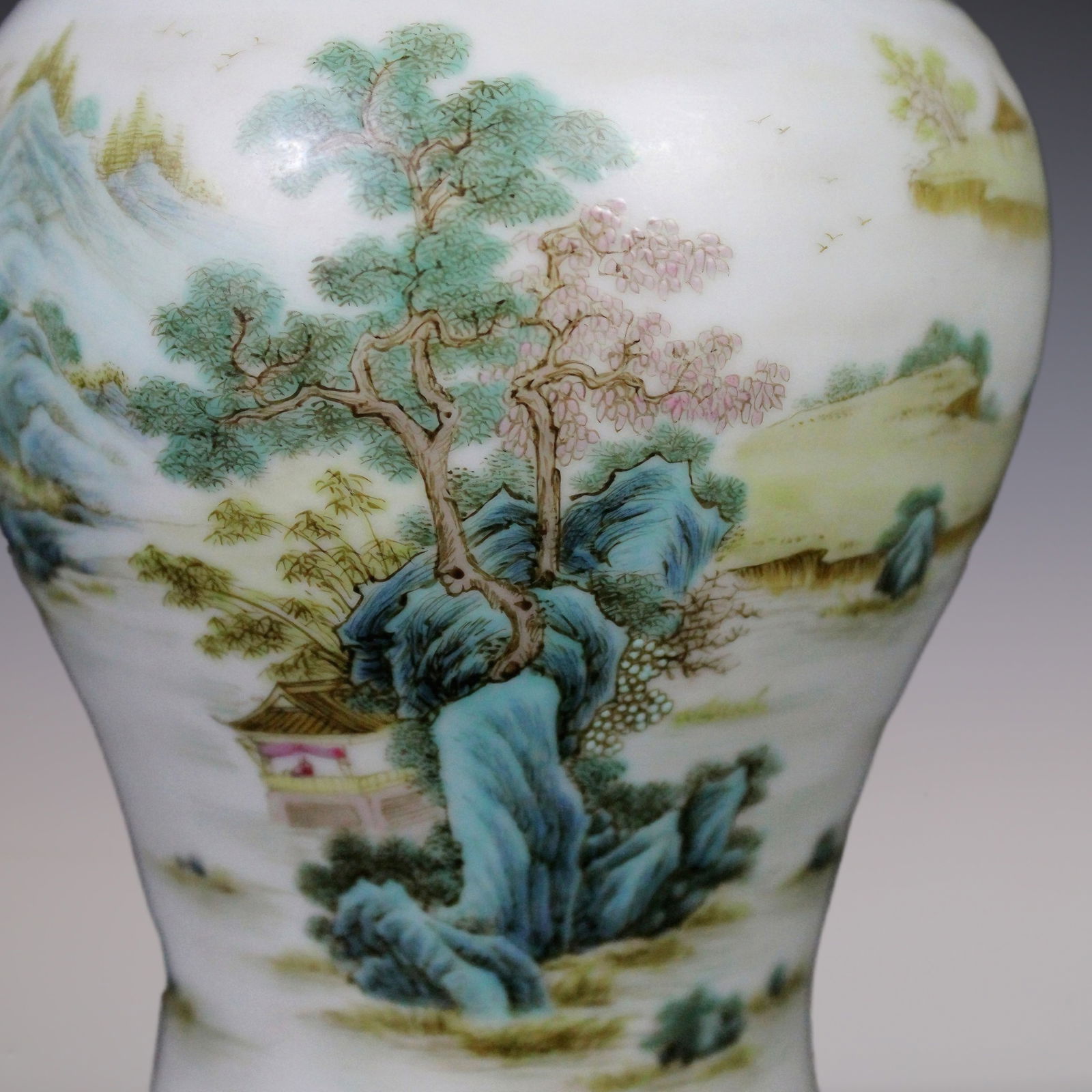 An Exquisite Famille-Rose Landscape Pattern Vase - 6