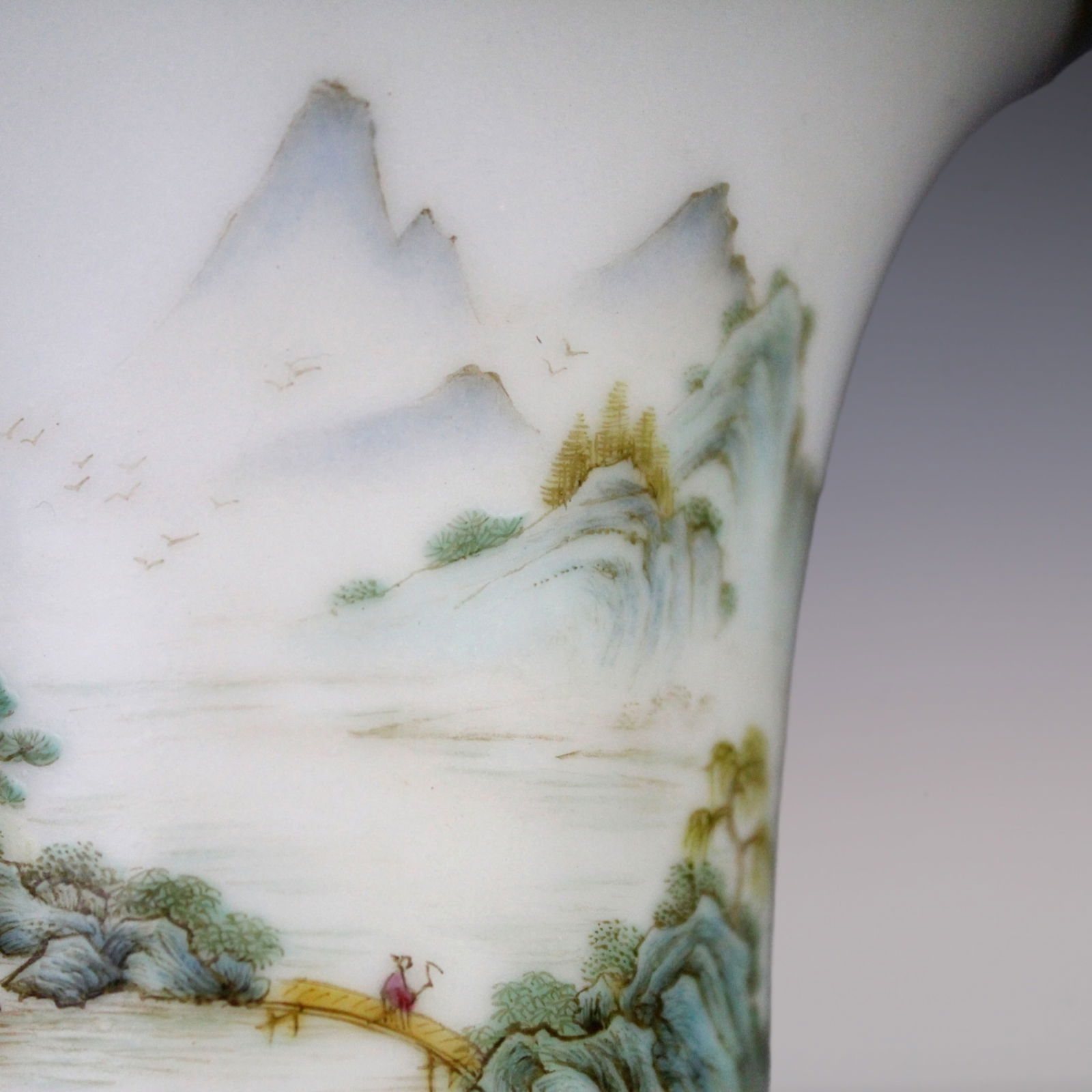 An Exquisite Famille-Rose Landscape Pattern Vase - 7