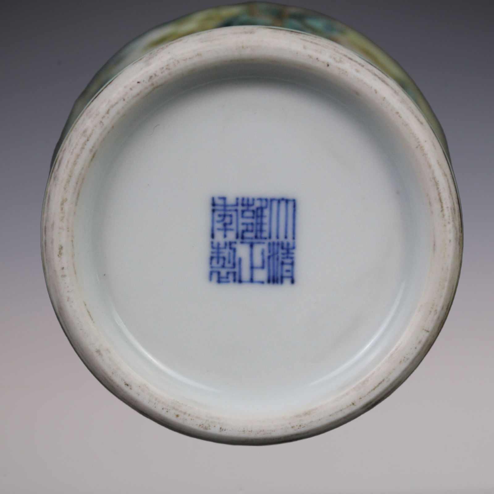 An Exquisite Famille-Rose Landscape Pattern Vase - 9