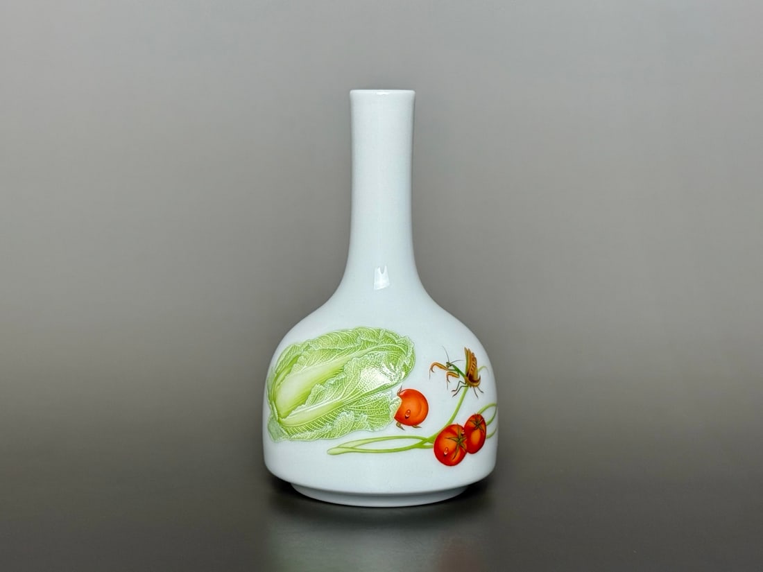 An Exquisite Famille-Rose Flower and Fruit Pattern Insect Pattern with poem Vase: An Exquisite Famille-Rose Flower and Fruit Pattern Insect Pattern with poem Vase Qing Dynasty, China Qianlong Four-character Mark Size:11.6cmx7cm (The Dimensions Of All Batches Are Manually