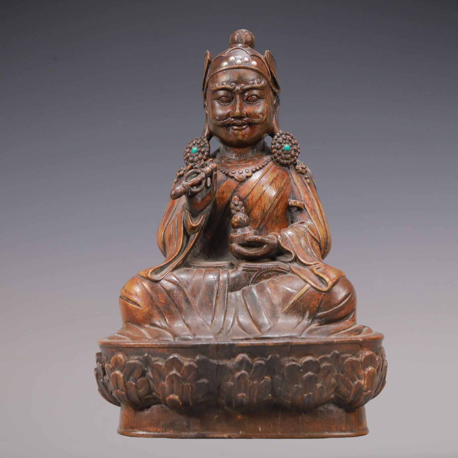 A Exquisite Eaglewood Buddha statue Ornament: A Exquisite Eaglewood Buddha statue Ornament Qing Dynasty, China Size:16cmx9cmx25cm Weight:550g (The Dimensions Of All Batches Are Manually Measured.If You Need More Detailed Information, Please