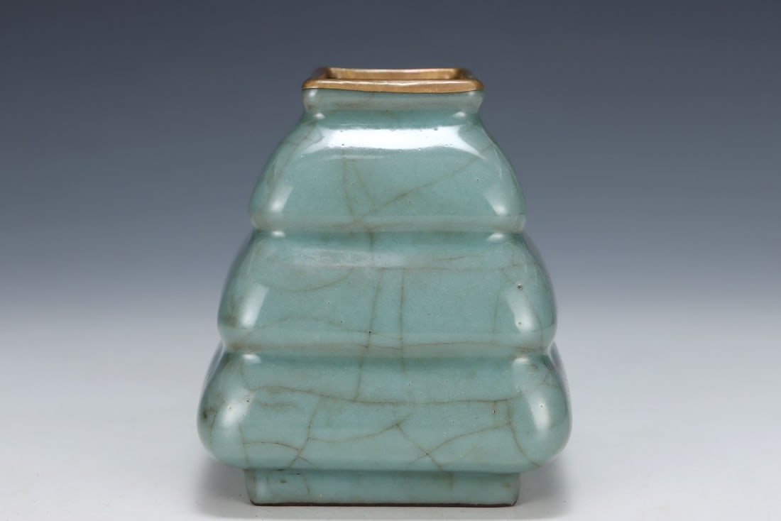An Exquisite Guan yao Vase - 2