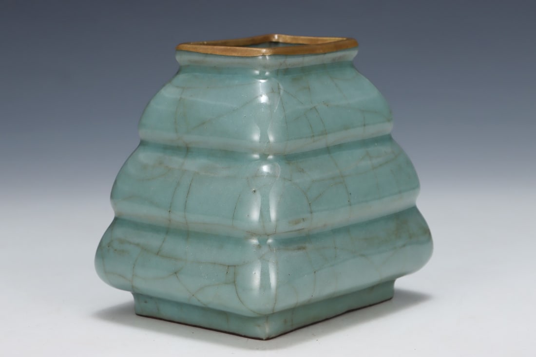 An Exquisite Guan yao Vase - 6