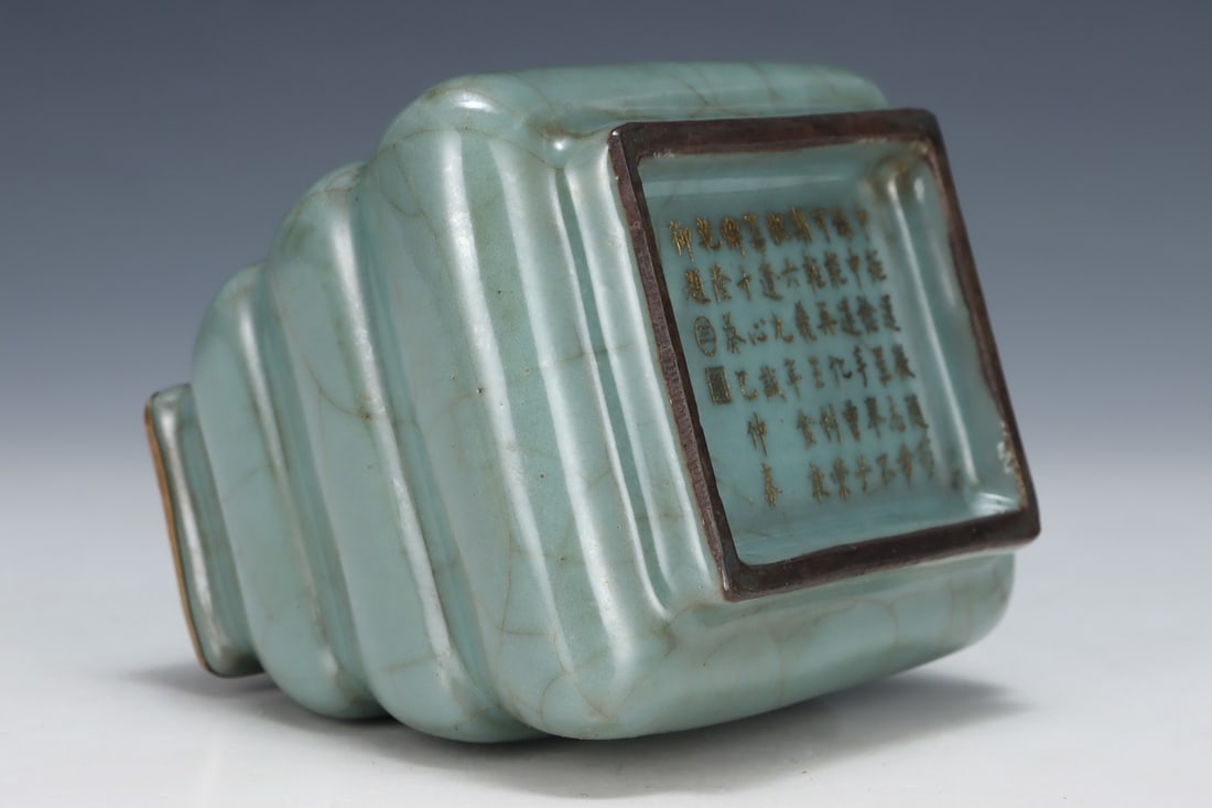 An Exquisite Guan yao Vase - 8