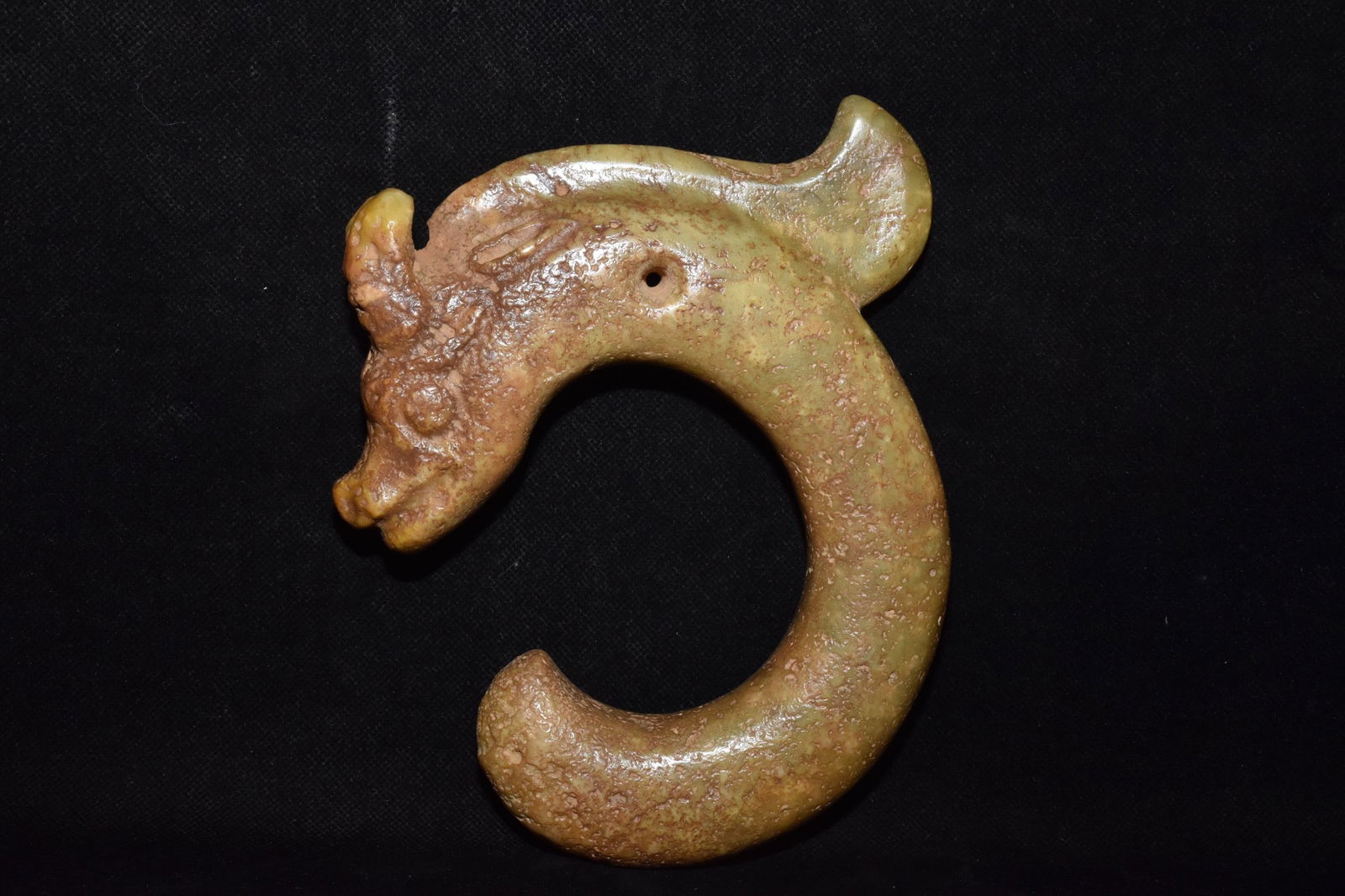 An Exquisite Hemo Jade Dragon Ornament - 2