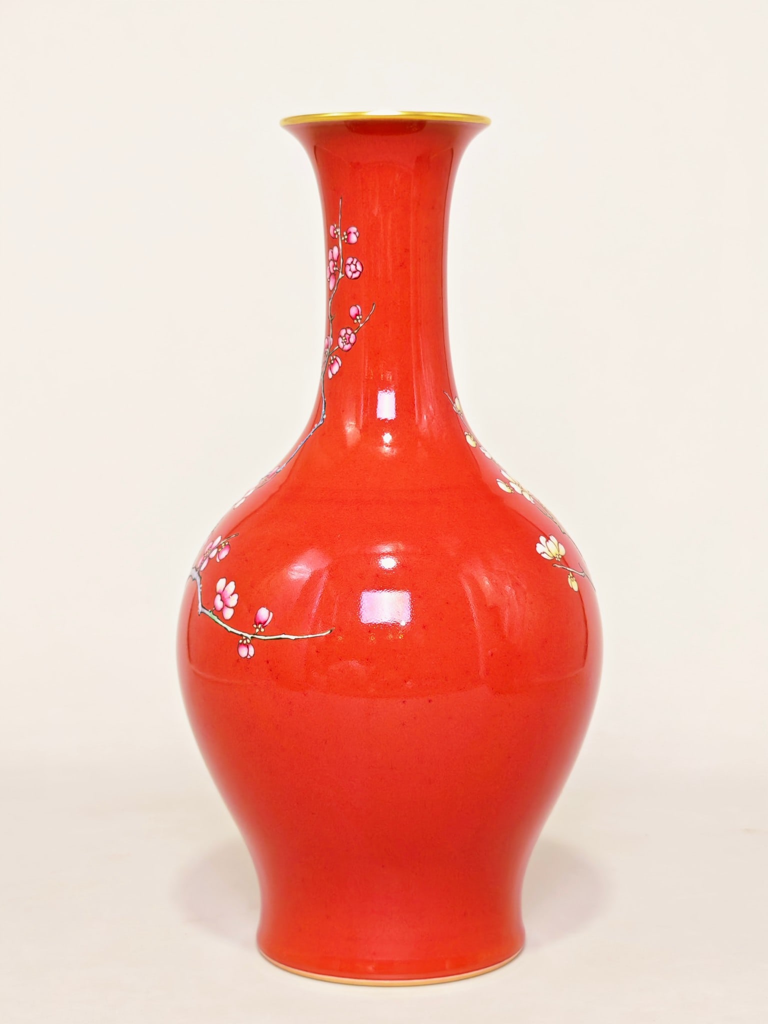 An Exquisite Famille-Rose Flower Pattern Vase - 3