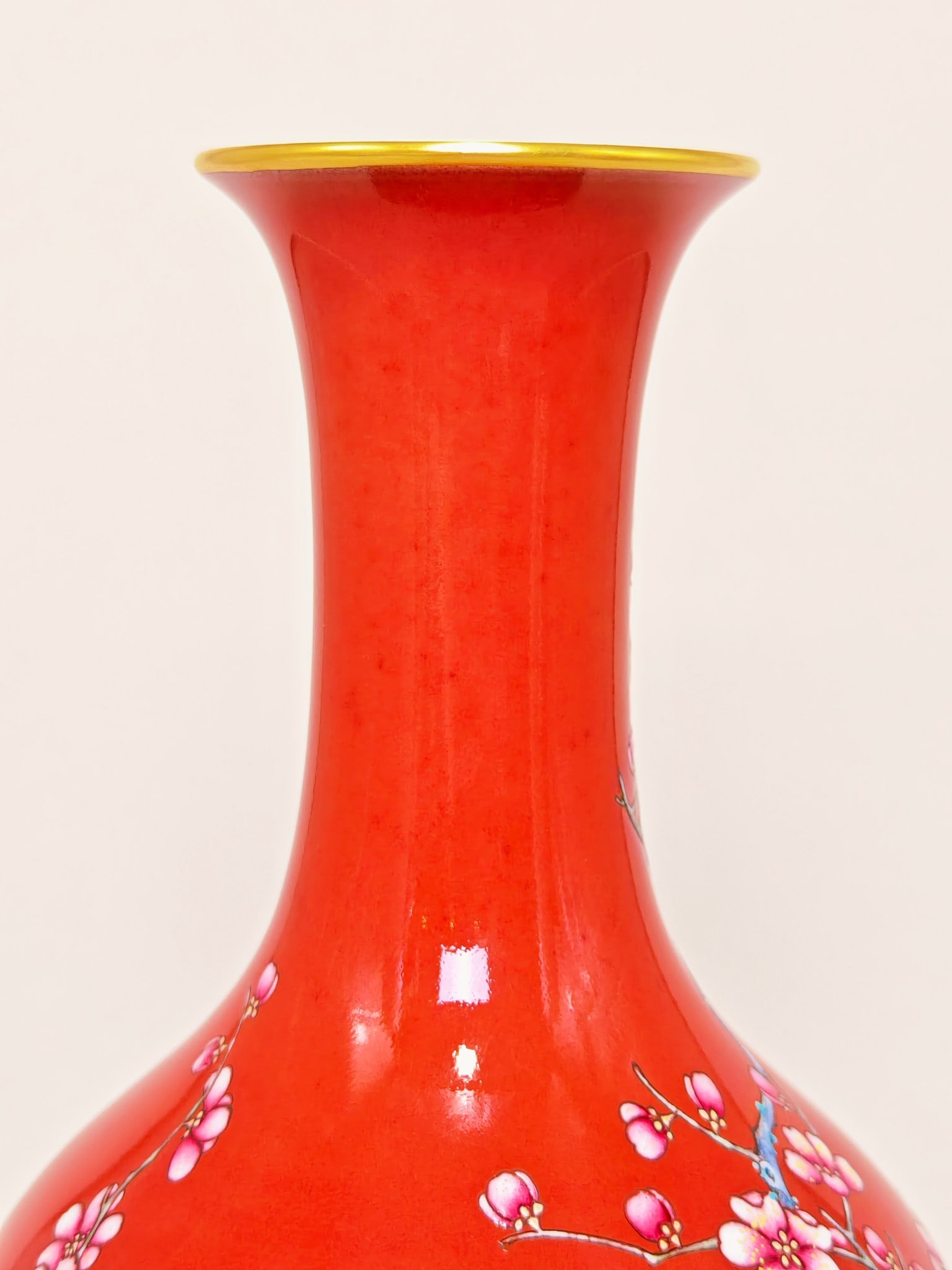 An Exquisite Famille-Rose Flower Pattern Vase - 5