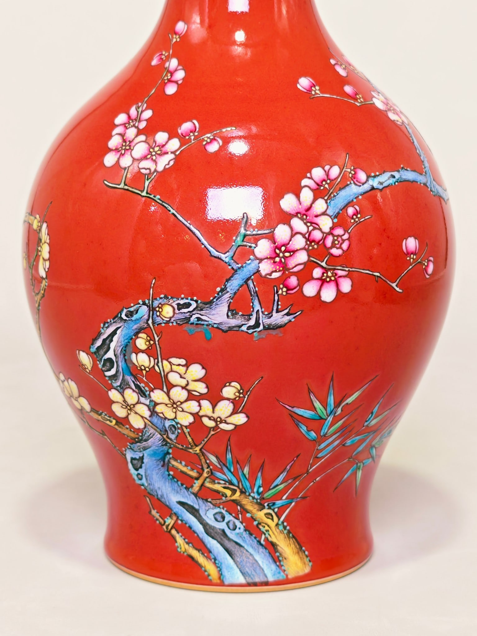 An Exquisite Famille-Rose Flower Pattern Vase - 6
