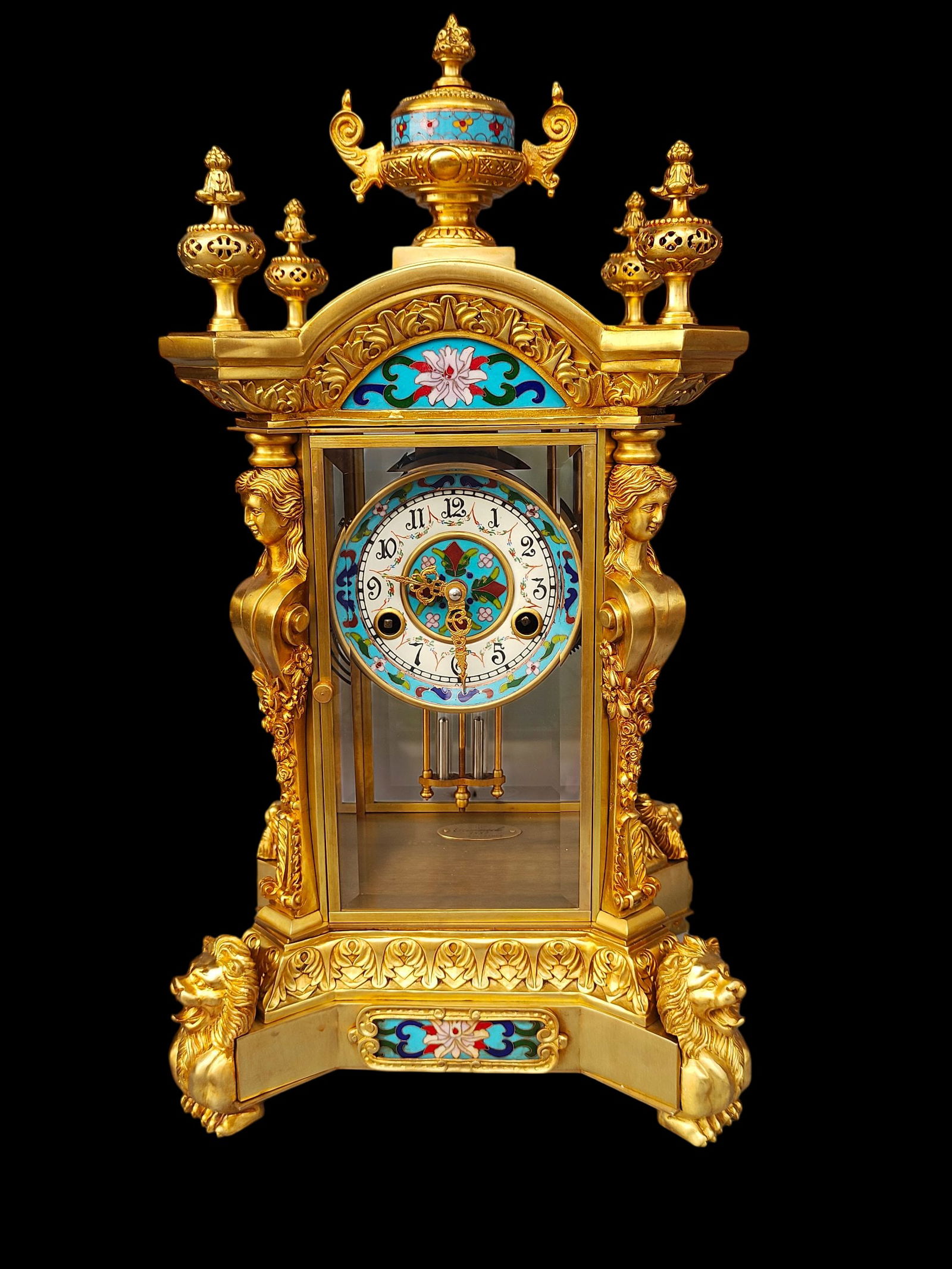 An Exquisite Gilt Bronze Lotus Pattern Clock: An Exquisite Gilt Bronze Lotus Pattern Clock Qing Dynasty, China Size:30cmx28cmx56cm (The Dimensions Of All Batches Are Manually Measured.If You Need More Detailed Information, Please Contact Our Cust