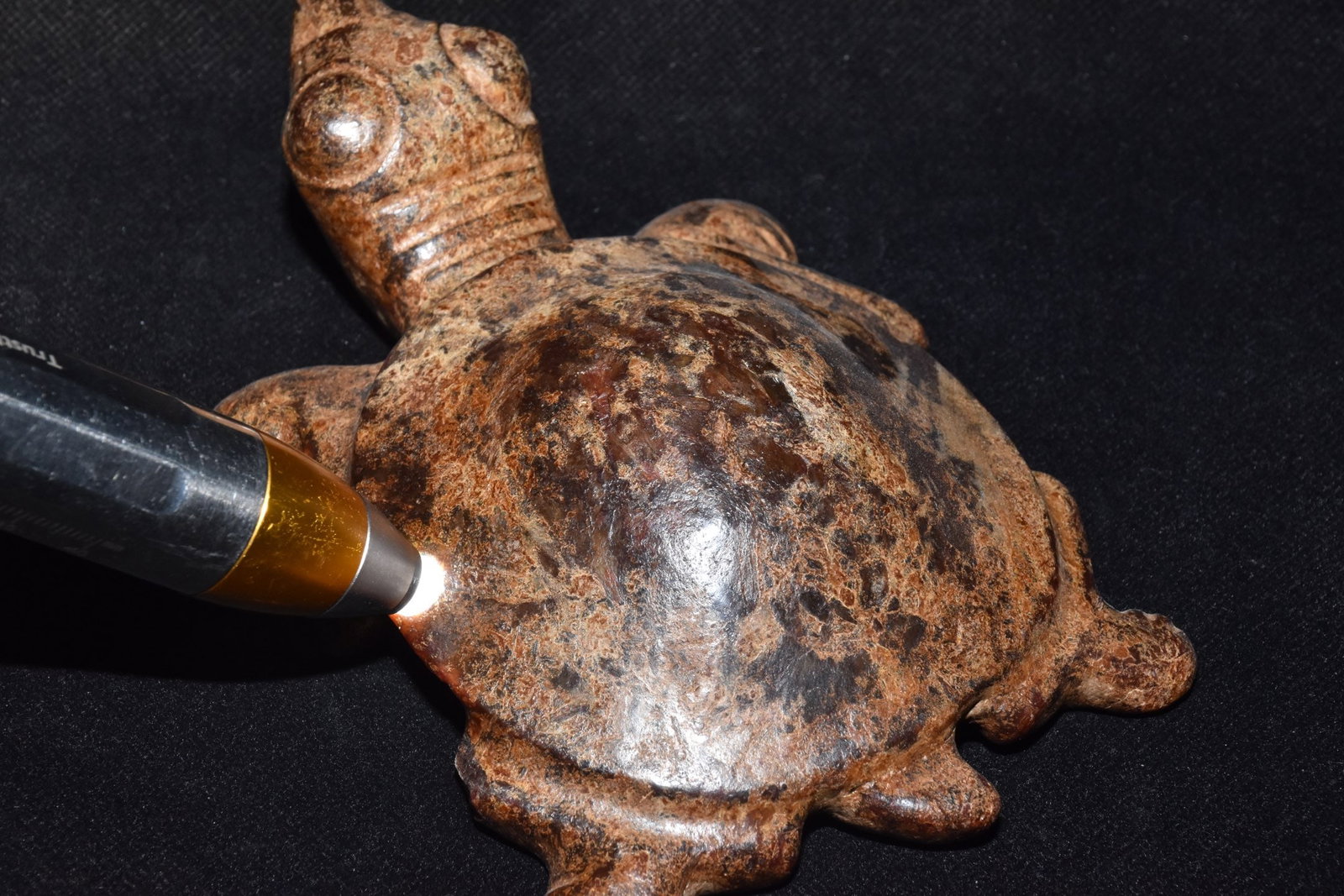 An Exquisite Hemo Jade Turtle Ornament - 7