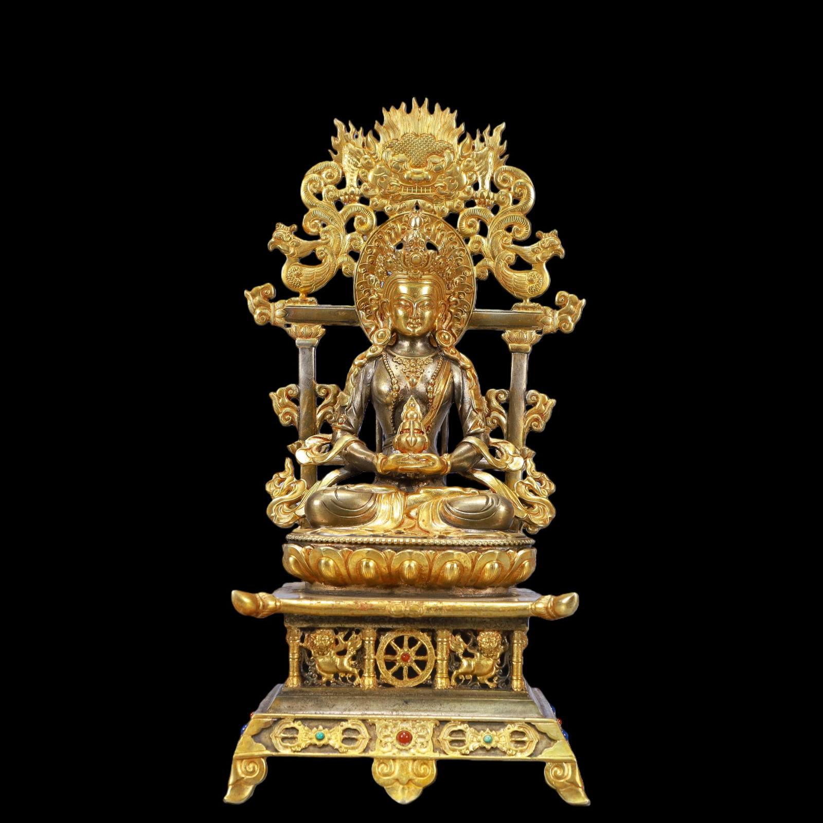 A Exquisite Gilt Silver Buddha statue: A Exquisite Gilt Silver Buddha statue Ming Dynasty, China Size:14cmx10.5cmx30cm Weight:1600g (The Dimensions Of All Batches Are Manually Measured.If You Need More Detailed Information, Please