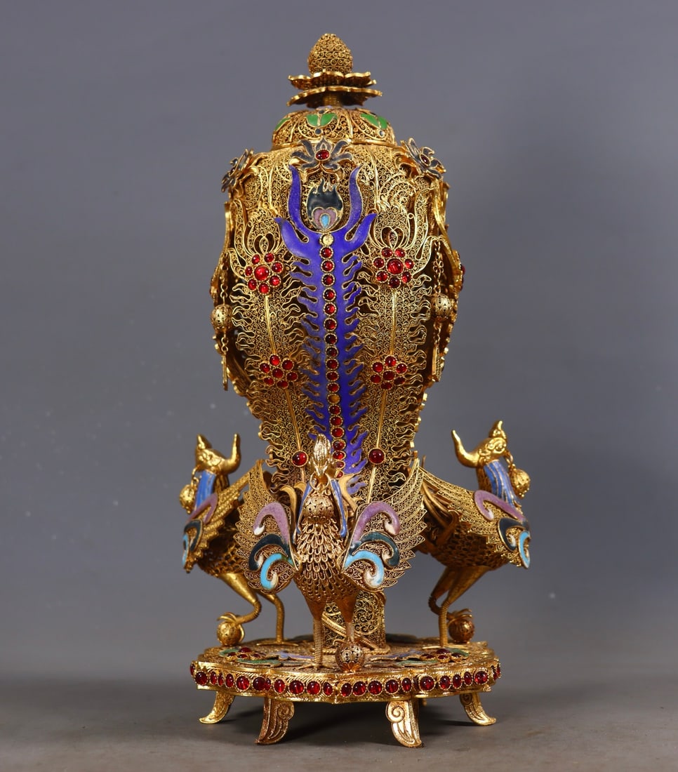 An Exquisite Gilt Bronze Inlaid Gems Phoenix Pattern Censer: An Exquisite Gilt Bronze Inlaid Gems Phoenix Pattern Censer Qing Dynasty, China Qianlong Four-character Mark Size:30cmx15cm Weight:1230g (The Dimensions Of All Batches Are Manually Measured.If You