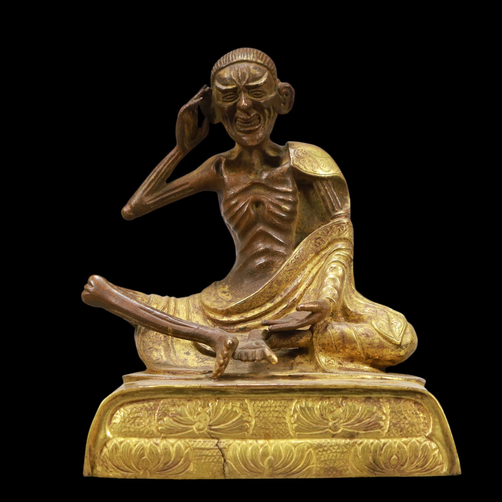 A Exquisite Gilt Bronze Statue of Arhat: A Exquisite Gilt Bronze Statue of Arhat Ming Dynasty, China Size:12.5cmx8.5cmx14cm Weight:1600g (The Dimensions Of All Batches Are Manually Measured.If You Need More Detailed Information, Please