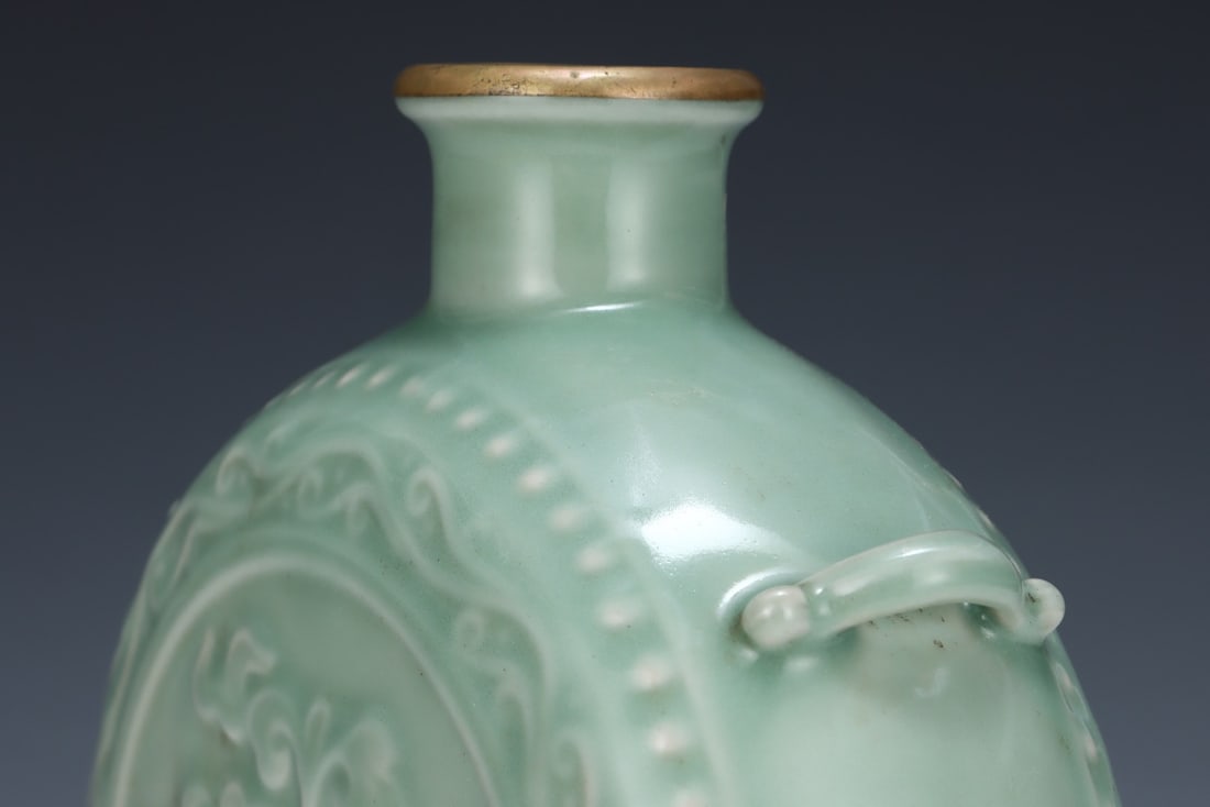 An Exquisite Longquan yao Flower Pattern Vase - 5