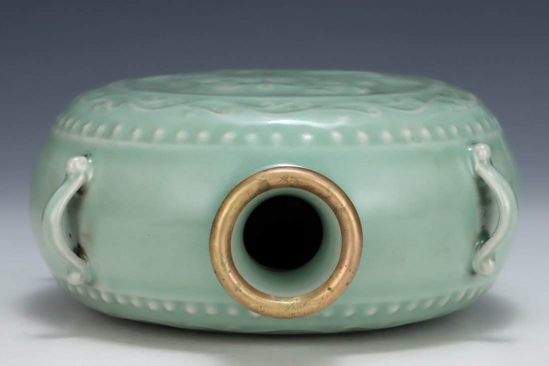 An Exquisite Longquan yao Flower Pattern Vase - 7