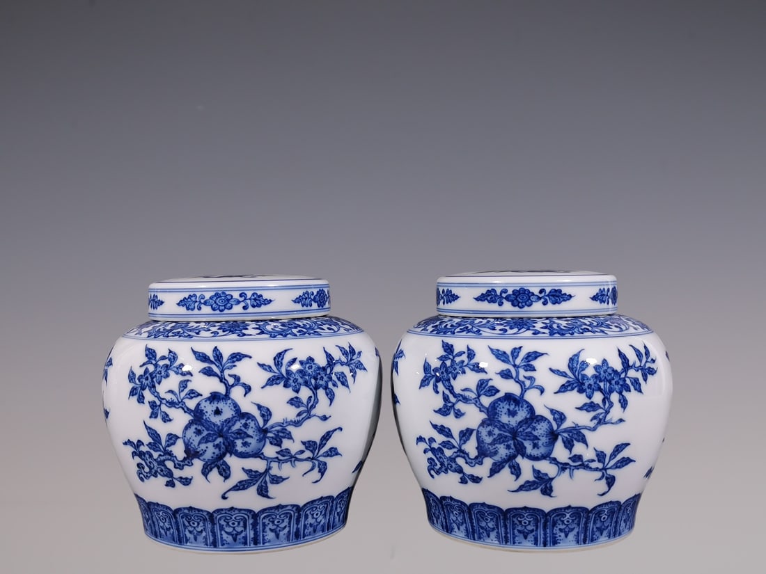 An Exquisite Blue and White Flower and Fruit Pattern Lotus Pattern Tea Caddy: An Exquisite Blue and White Flower and Fruit Pattern Lotus Pattern Tea Caddy Qing Dynasty, China Qianlong Six-character Mark Size:13.2cmx15.5cm (The Dimensions Of All Batches Are Manually