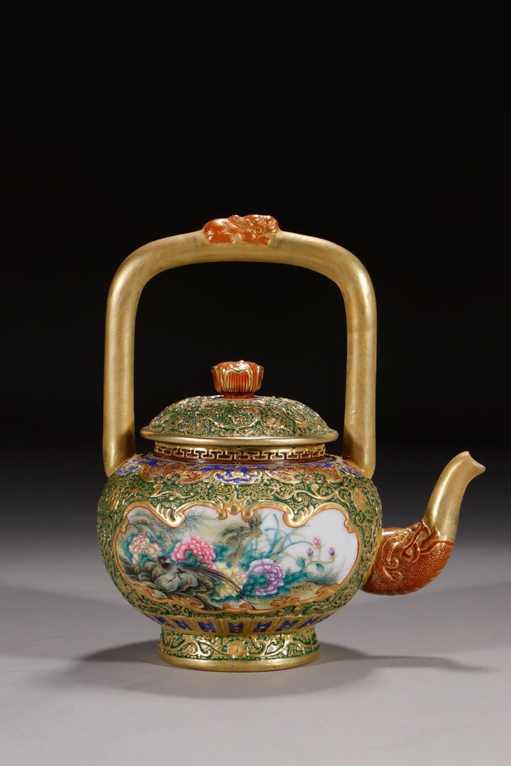 An Exquisite Famille-Rose Painted Gold Flower and Bird Pattern Ewer: An Exquisite Famille-Rose Painted Gold Flower and Bird Pattern Ewer Qing Dynasty, China Qianlong Six-character Mark Size:18.5cmx15.5cm (The Dimensions Of All Batches Are Manually Measured.If You