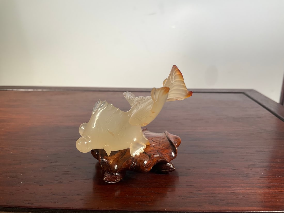 An Exquisite Agate Fish Ornament: An Exquisite Agate Fish Ornament Modern Time of China Size:5cmx6cm (The Dimensions Of All Batches Are Manually Measured.If You Need More Detailed Information, Please Contact Our Customer Service