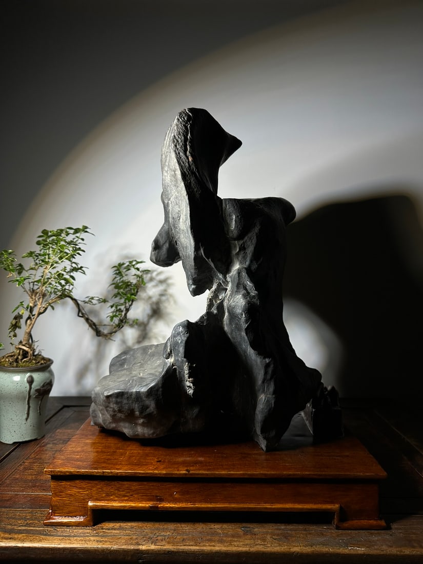 An Exquisite Lingbi Stone Rockery Ornament: An Exquisite Lingbi Stone Rockery Ornament Qing Dynasty, China Size:52cmx40cmx28cm (The Dimensions Of All Batches Are Manually Measured.If You Need More Detailed Information, Please Contact Our