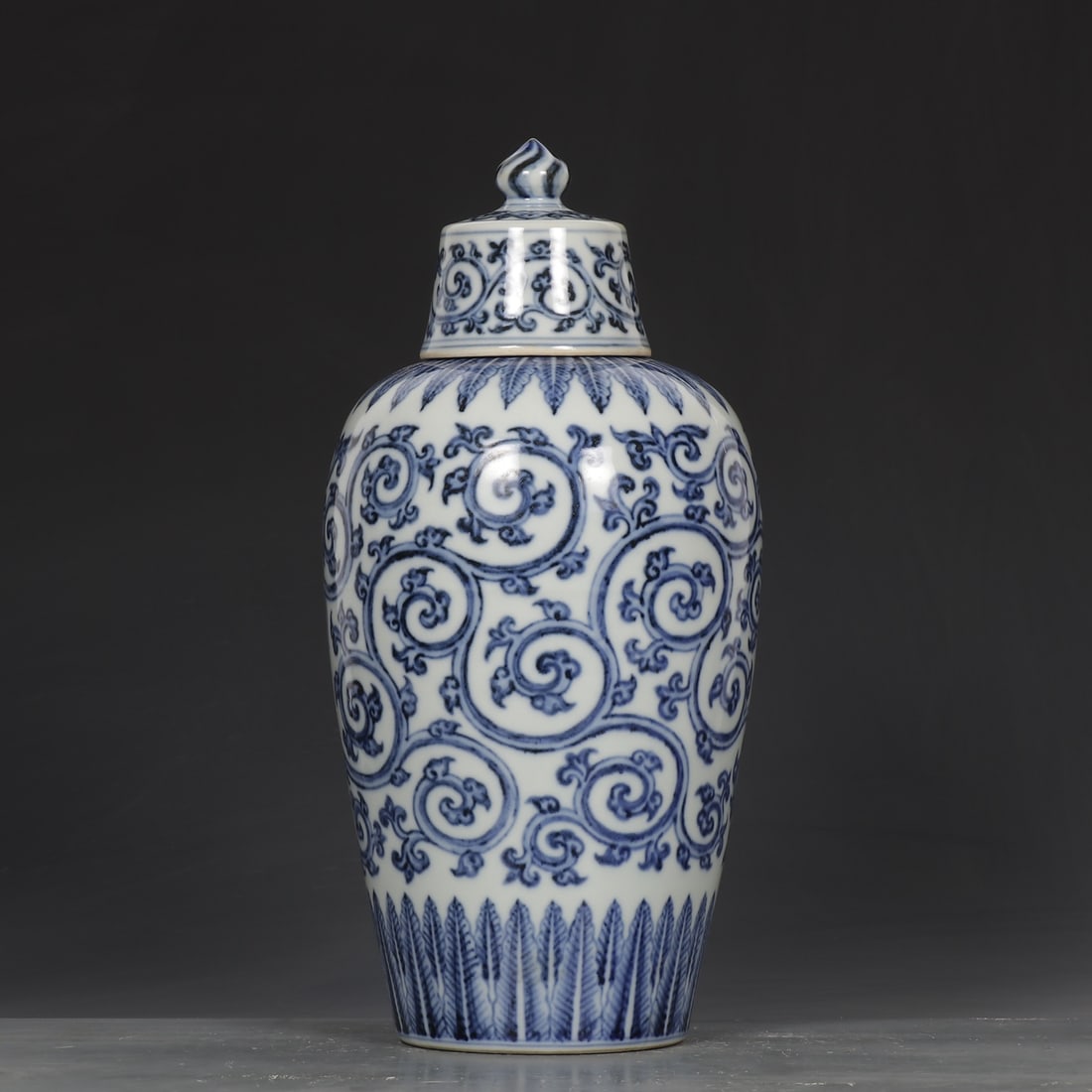 An Exquisite Blue and White Lotus Pattern Vase - 2